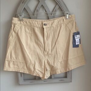 Universal Thread Goods Co. tan shorts with pockets shorts size 14 NWT